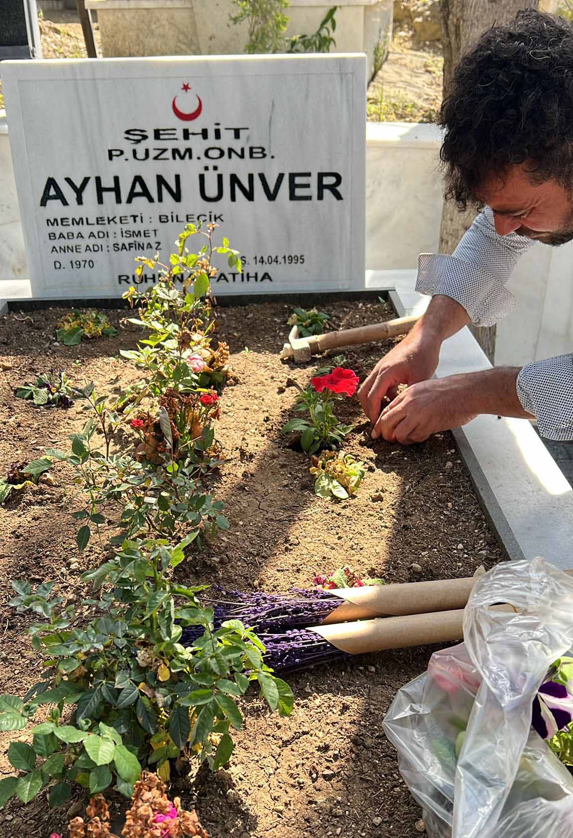 Şehit Mezarlarımızın Gerekli Bakımları İdaremizce Yapılmaktadır